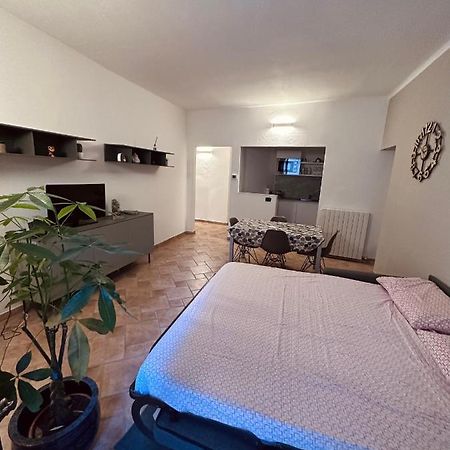 La Casa Del Corso Apartment Арона Екстериор снимка