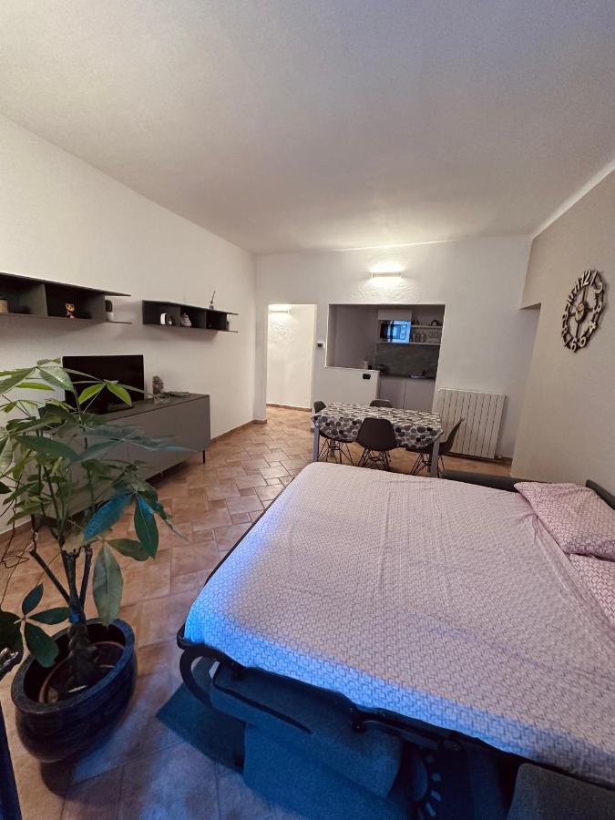 La Casa Del Corso Apartment Арона Екстериор снимка