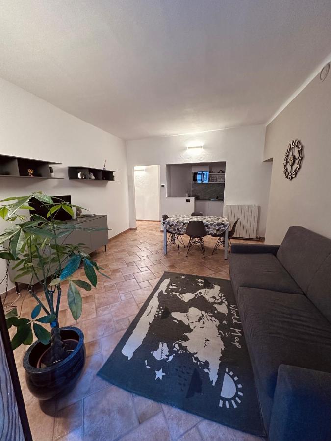 La Casa Del Corso Apartment Арона Екстериор снимка