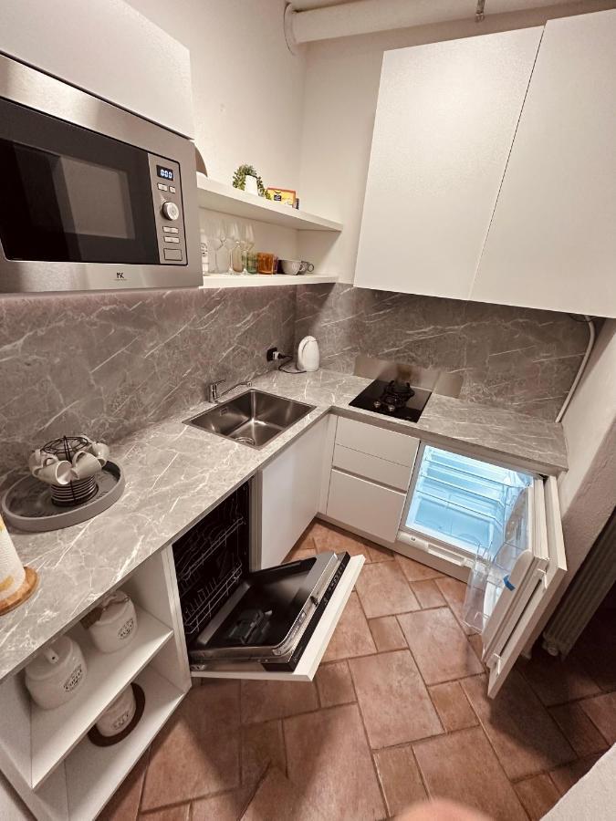 La Casa Del Corso Apartment Арона Екстериор снимка
